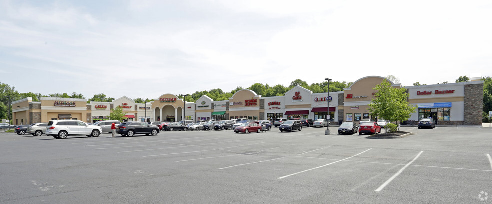 1463 Finnegan Ln, North Brunswick, NJ for sale - Primary Photo - Image 1 of 1