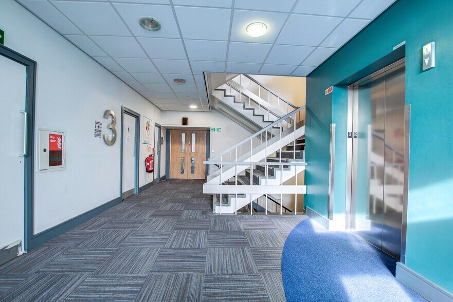 Regent Ctr, Gosforth to rent - Building Photo - Image 2 of 21