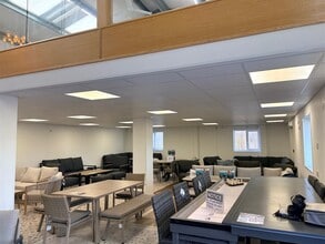 Aldermaston Road, Bramley to rent Interior Photo- Image 1 of 2