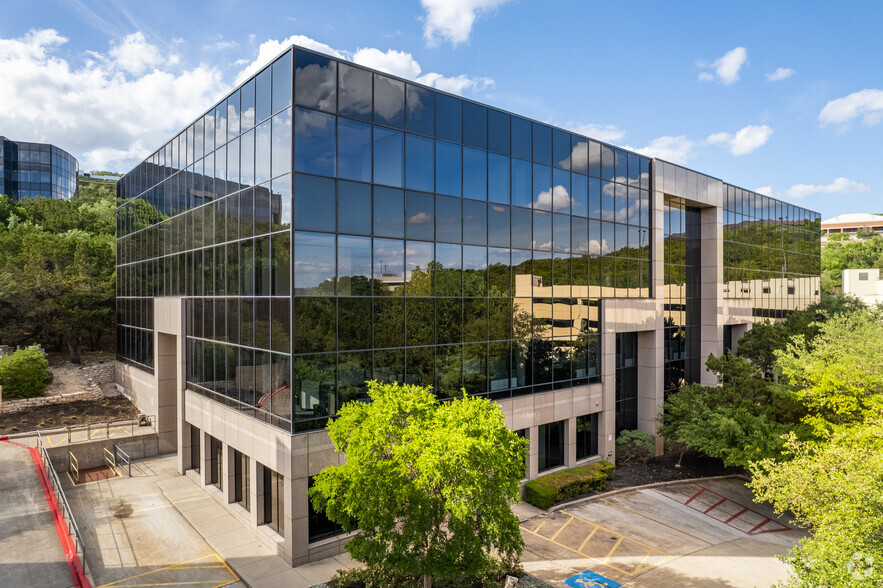 6300 Bridgepoint Pky, Austin, TX for rent - Building Photo - Image 1 of 16