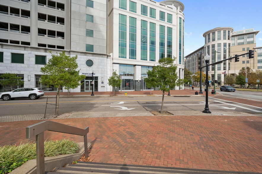 580 E Main St, Norfolk, VA for rent - Building Photo - Image 3 of 41