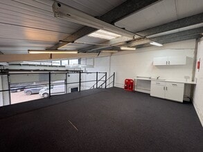 Scrubs Ln, London to rent Interior Photo- Image 2 of 4