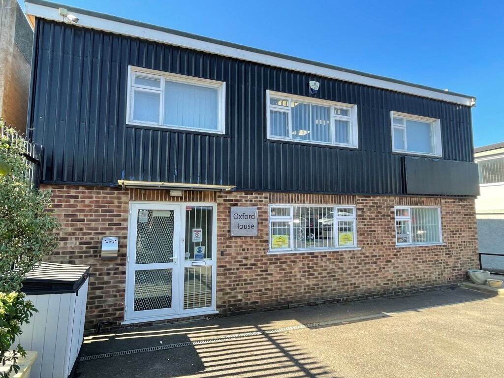 Northbridge Rd, Berkhamsted to rent Building Photo- Image 1 of 6