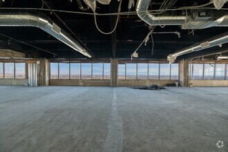 5060 California Ave, Bakersfield, CA to rent Interior Photo- Image 2 of 3