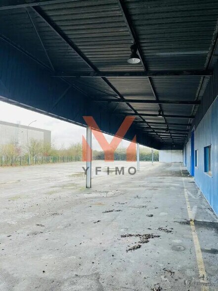 Light Industrial in Coignières to rent - Building Photo - Image 2 of 5