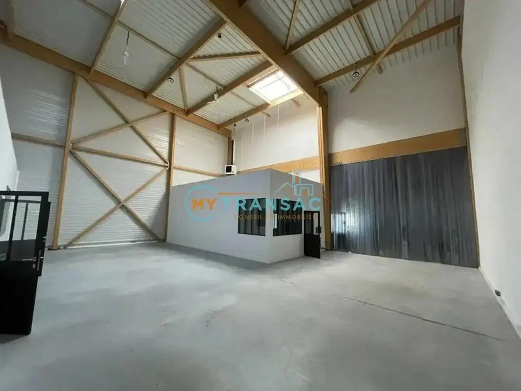 Light Industrial in Romainville to rent Interior Photo- Image 1 of 7
