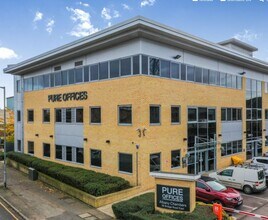 26 Bridge Rd E, Welwyn Garden City to rent Building Photo- Image 1 of 13