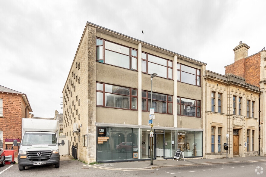 Station Rd, Stroud for sale - Primary Photo - Image 1 of 1