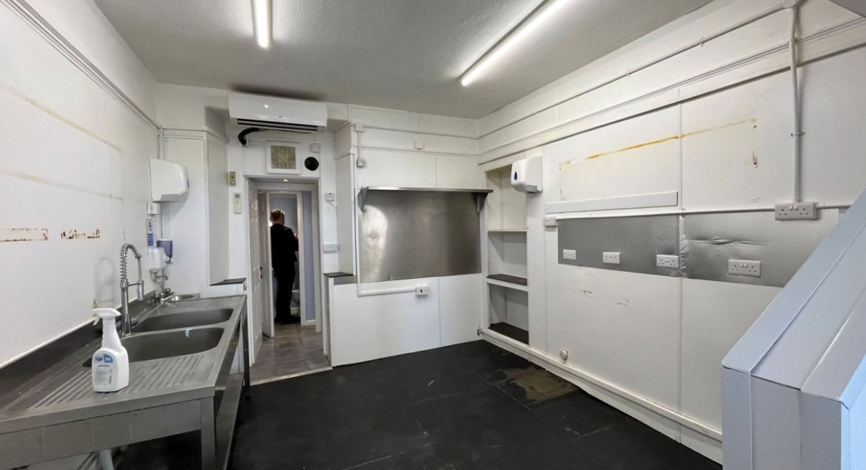 8 Glandovey Ter, Aberdovey to rent Interior Photo- Image 1 of 5