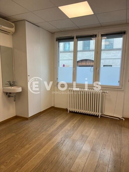 Office in Paris for sale - Interior Photo - Image 2 of 8