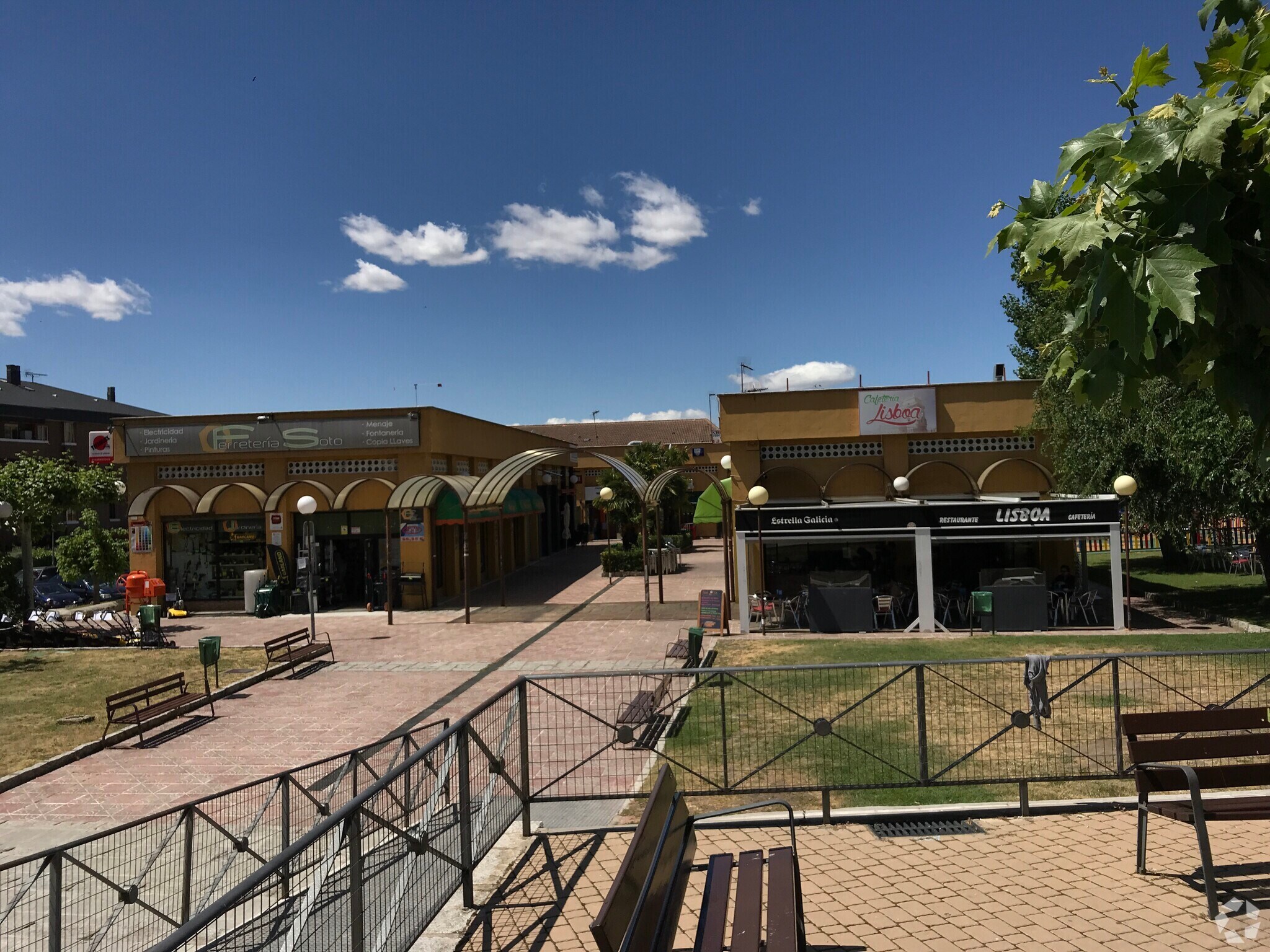Retail in Soto del Real, Madrid for sale Primary Photo- Image 1 of 6
