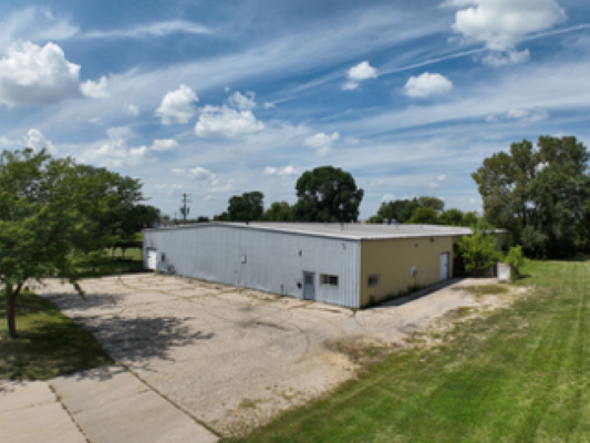 848 E Commercial Ave, Whitewater, WI for rent - Building Photo - Image 1 of 7