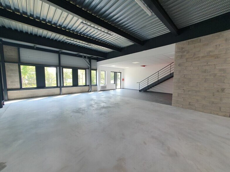 Light Industrial in Bailly Romainvilliers for sale - Interior Photo - Image 3 of 6