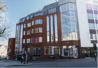 Queens Road Quadrant, Brighton to rent Building Photo- Image 2 of 19