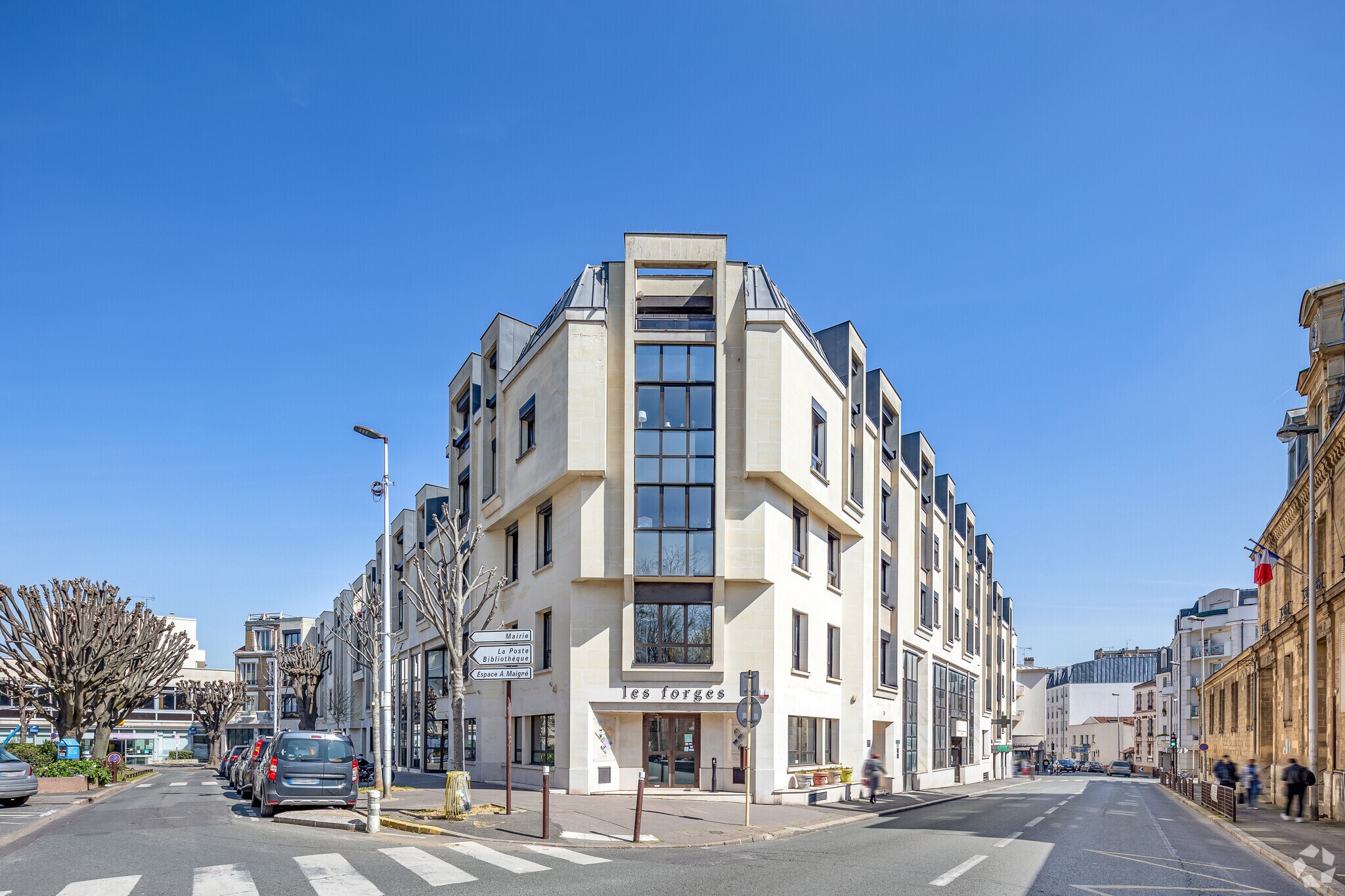 Office in Le Kremlin-Bicêtre to rent Primary Photo- Image 1 of 14