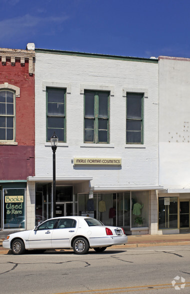 323 W Main St, Denison, TX for sale - Primary Photo - Image 1 of 1