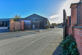 Private Road No 3, Nottingham for rent Building Photo- Image 1 of 5