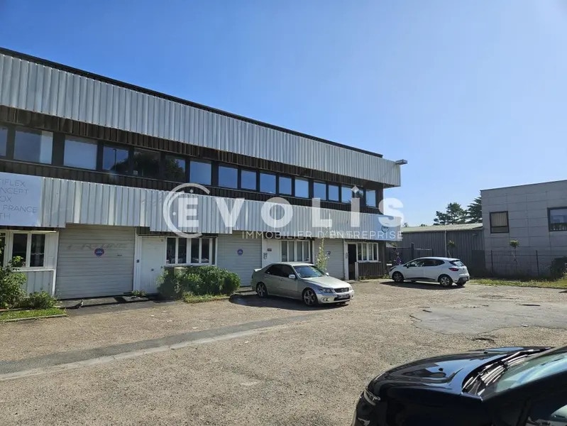 Light Industrial in Les Ulis to rent Building Photo- Image 1 of 12