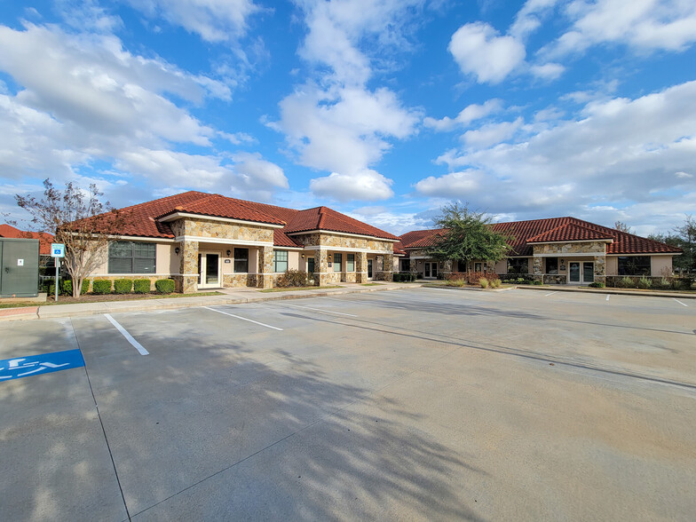 4502 Riverstone Blvd, Missouri City, TX for rent - Building Photo - Image 2 of 25