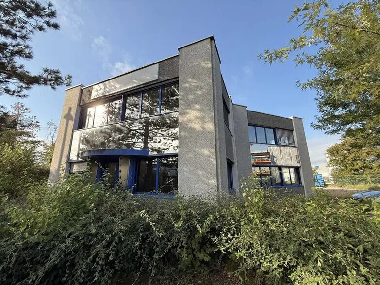 Light Industrial in Décines-Charpieu to rent - Building Photo - Image 2 of 15