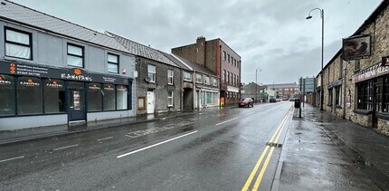 17 Wind St, Ammanford to rent Building Photo- Image 2 of 6