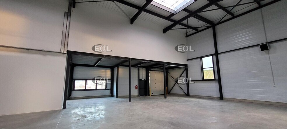 Light Industrial in Colombier-Saugnieu to rent - Interior Photo - Image 3 of 5