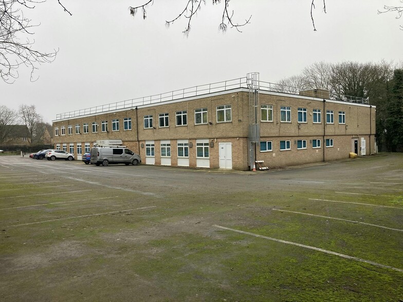 Robins Wood Rd, Nottingham to rent - Building Photo - Image 3 of 9