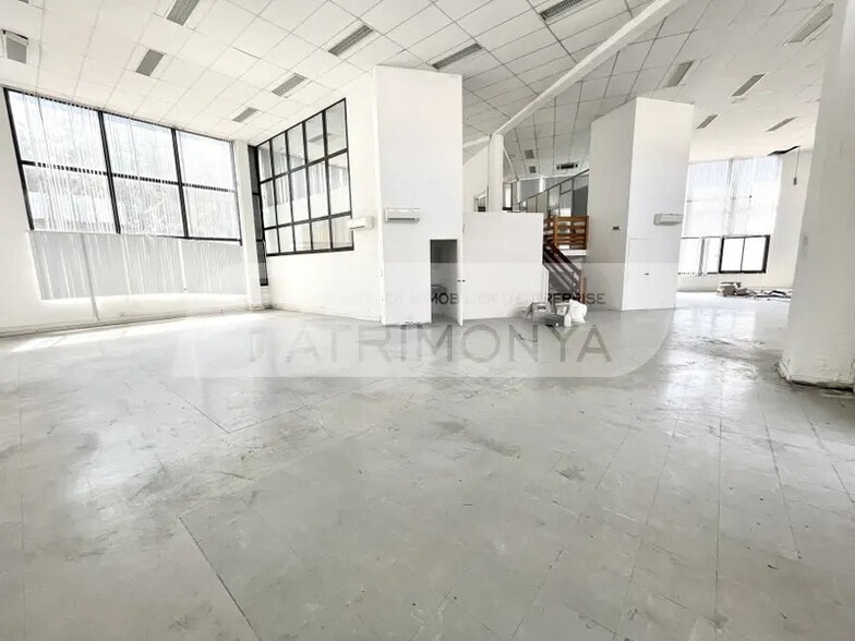 Light Industrial in Gémenos to rent - Building Photo - Image 3 of 10