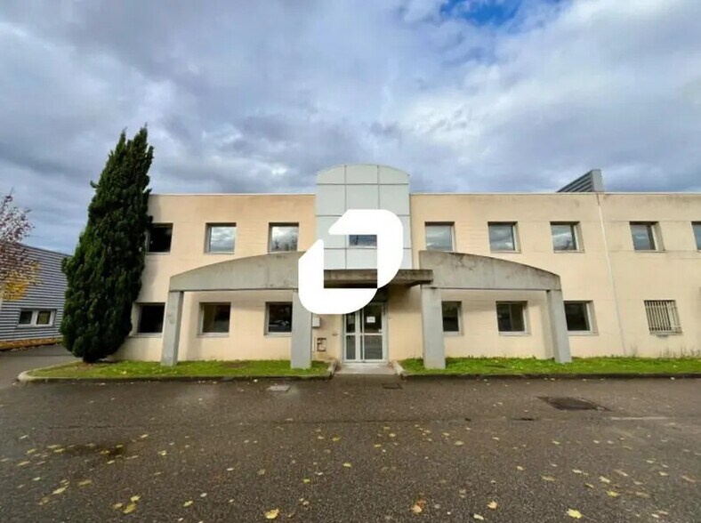 36 Rue Champ Dolin, Saint-Priest to rent - Building Photo - Image 1 of 17