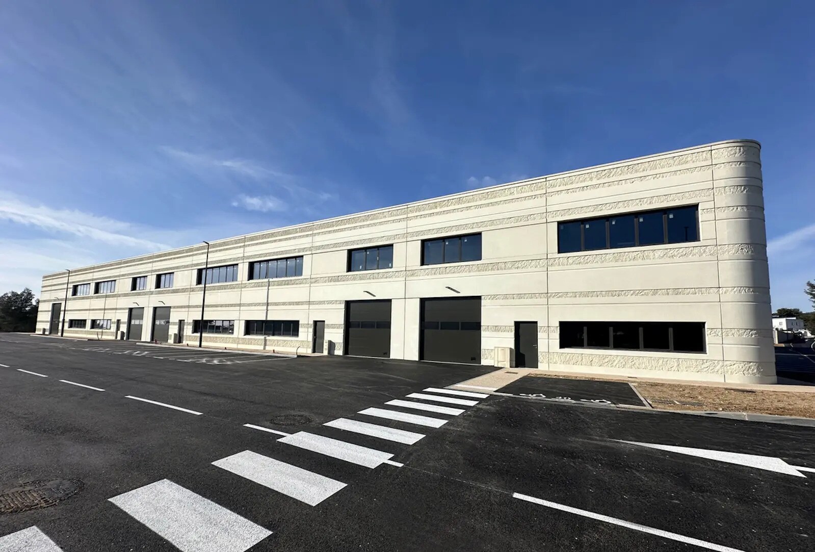 Light Industrial in La Ciotat to rent Primary Photo- Image 1 of 7