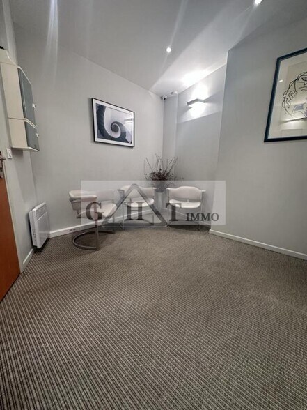 Office in Créteil to rent - Interior Photo - Image 1 of 12