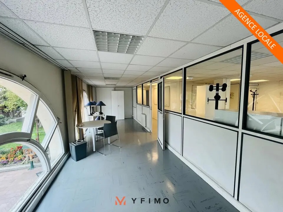 Location Bureaux 209 m² - Photo 1