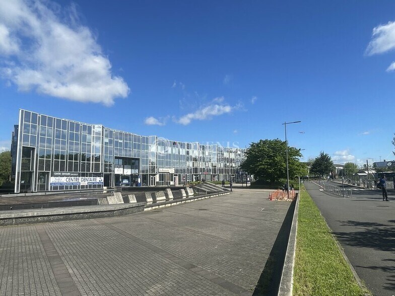 Light Industrial in Villepinte to rent - Building Photo - Image 2 of 4