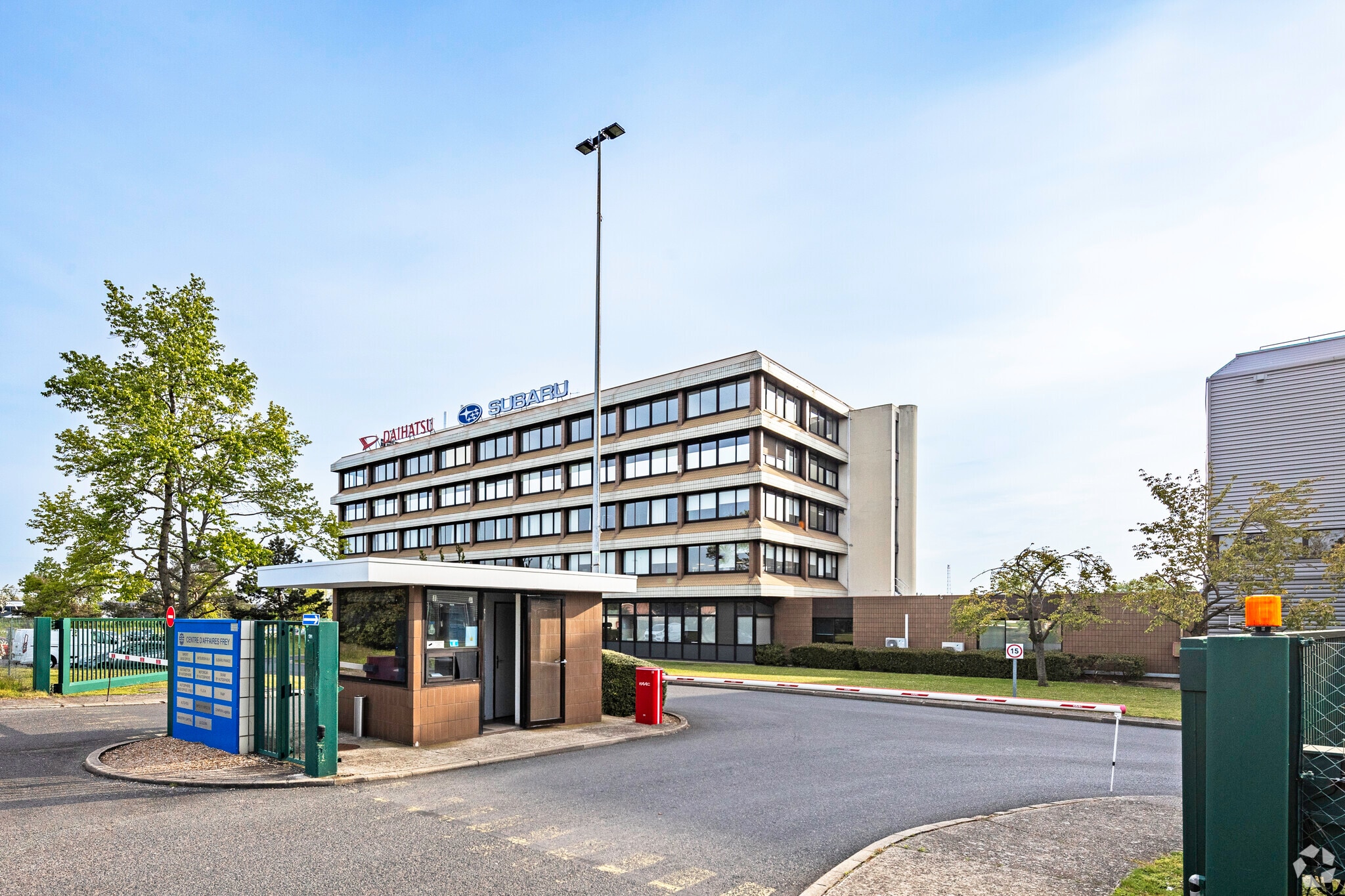 1 Avenue Du Fief, Saint-Ouen-l'Aumône to rent Primary Photo- Image 1 of 3