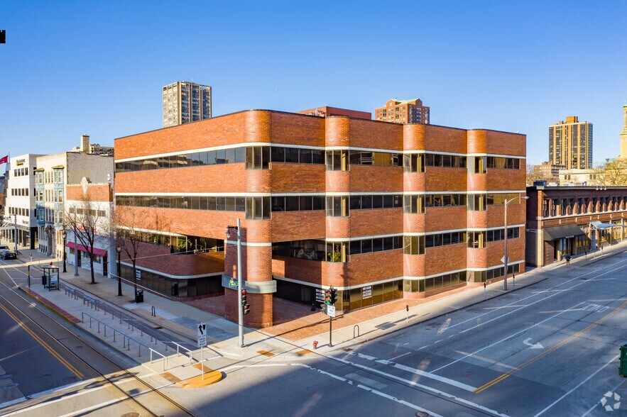 804 N Milwaukee St, Milwaukee, WI for sale - Building Photo - Image 1 of 1