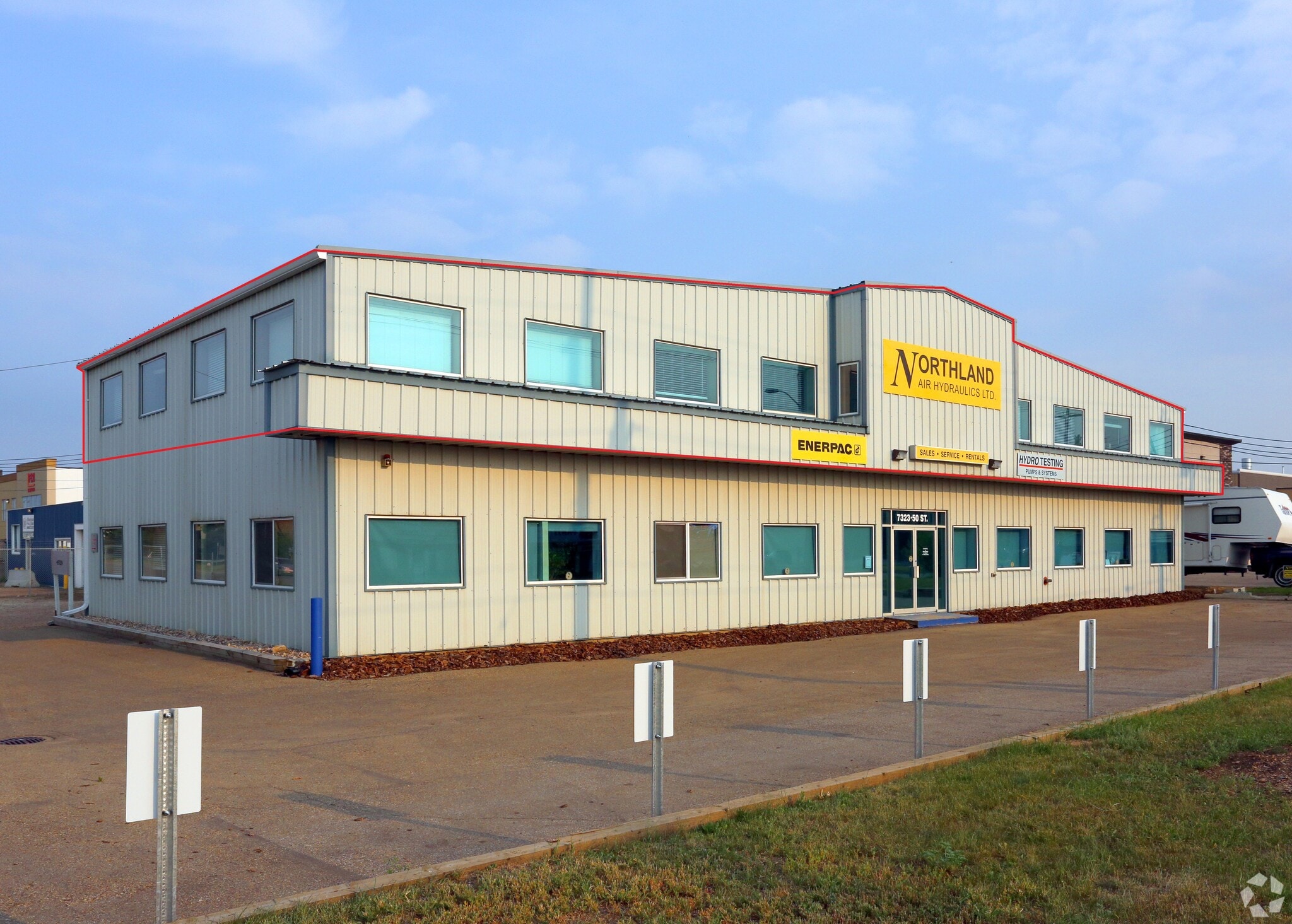 4929 74th Ave NW, Edmonton, AB to rent Interior Photo- Image 1 of 12