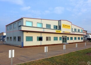 4929 74th Ave NW, Edmonton, AB to rent Interior Photo- Image 1 of 12