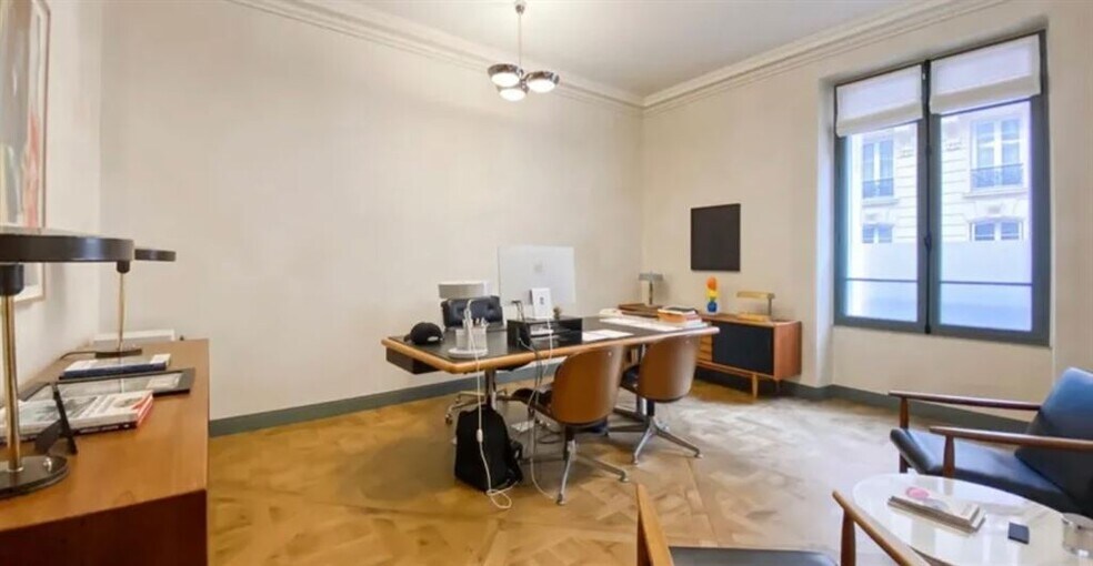 Retail in Paris to rent - Interior Photo - Image 3 of 6