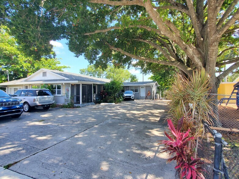 3395 2nd Ave N, Palm Springs, FL for sale - Building Photo - Image 1 of 23