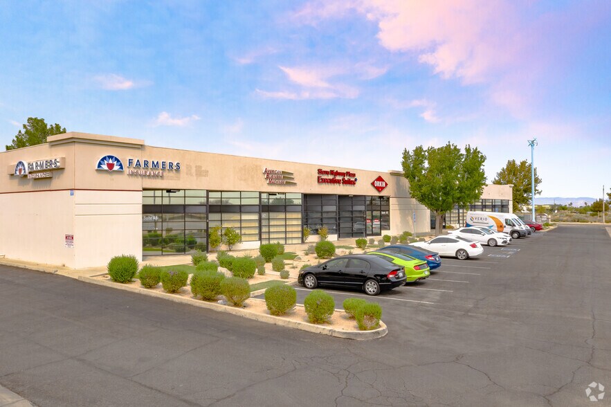 190 Sierra Ct, Palmdale, CA for sale - Primary Photo - Image 1 of 1