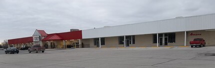 1403-1515 S Santa Fe Ave, Chanute, KS for rent Building Photo- Image 2 of 4