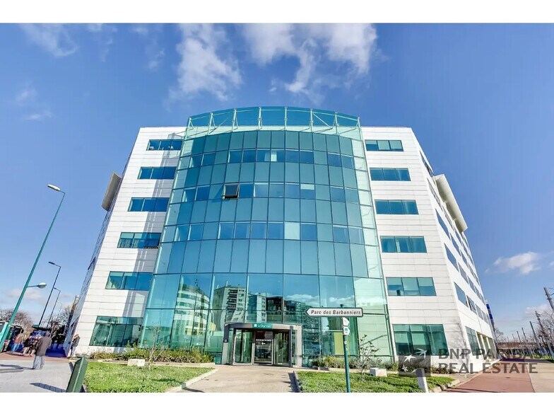 Office in Gennevilliers to rent - Building Photo - Image 1 of 2