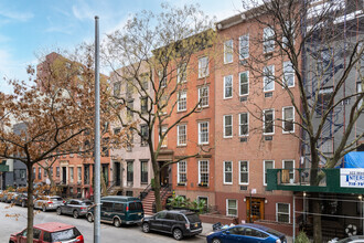 318 W 22nd St, New York, NY for sale Primary Photo- Image 1 of 1