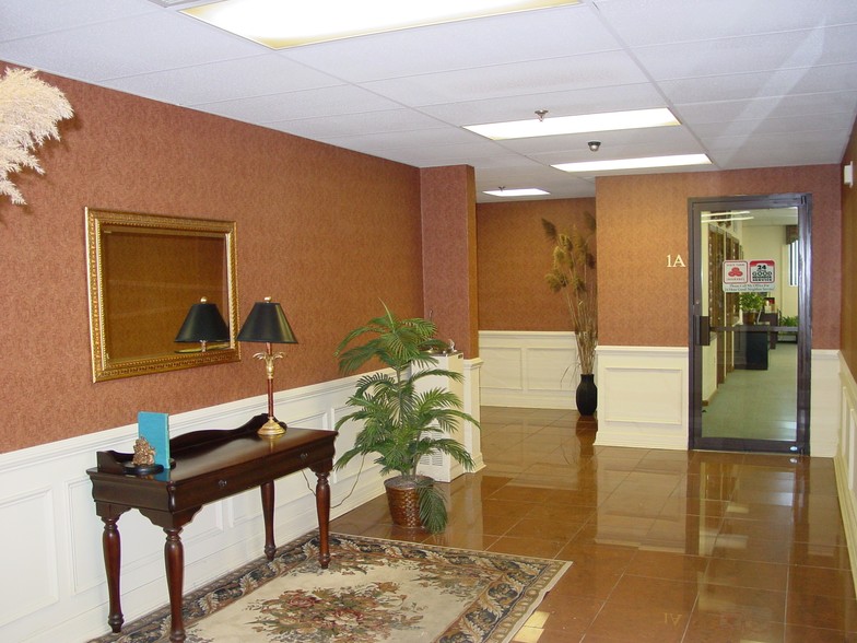 141 New Rd, Parsippany, NJ for rent - Lobby - Image 2 of 8