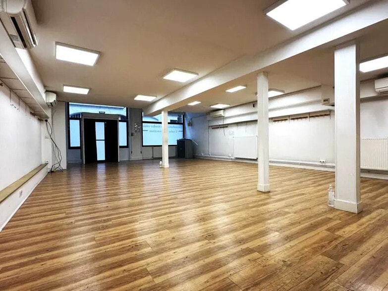 Build-to-Rent in Lyon for sale - Building Photo - Image 2 of 20
