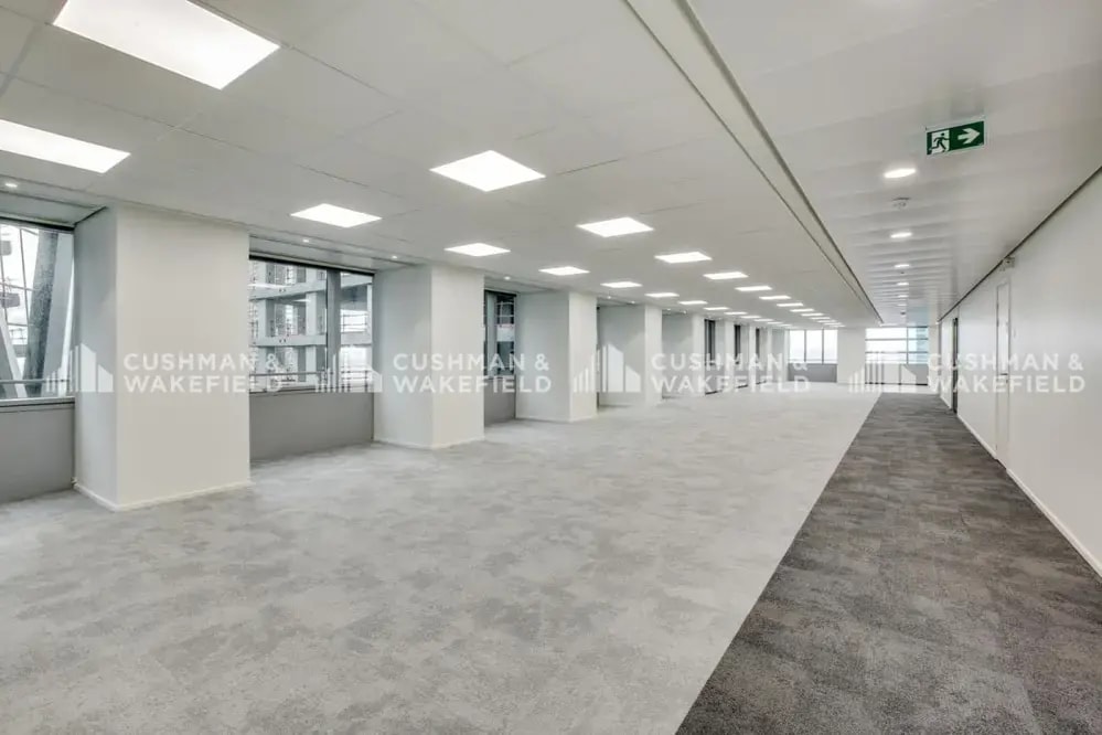 17 Place Des Reflets, Courbevoie to rent Interior Photo- Image 1 of 3