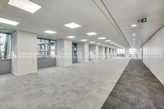 17 Place Des Reflets, Courbevoie to rent Interior Photo- Image 1 of 3