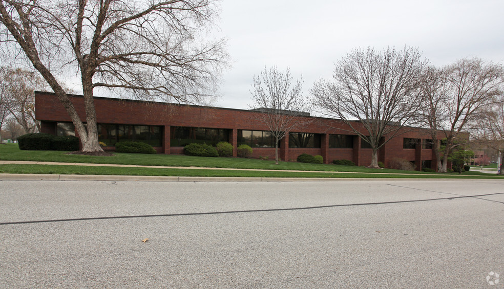 8005 W 110th St, Overland Park, KS for sale - Building Photo - Image 3 of 10