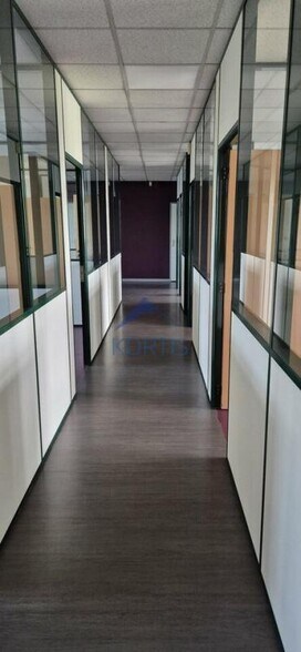 15 Allée Des Ginkgos, Bron to rent - Interior Photo - Image 2 of 3