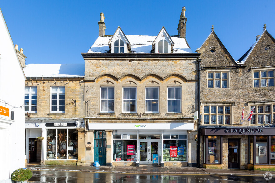 The Square, Cheltenham for rent - Primary Photo - Image 1 of 2